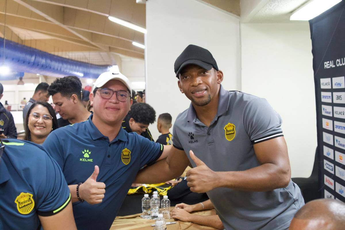 Real España mantiene la buena vibra del liderato en la Liga Nacional de Honduras y comparte con los fanáticos aurinegros
