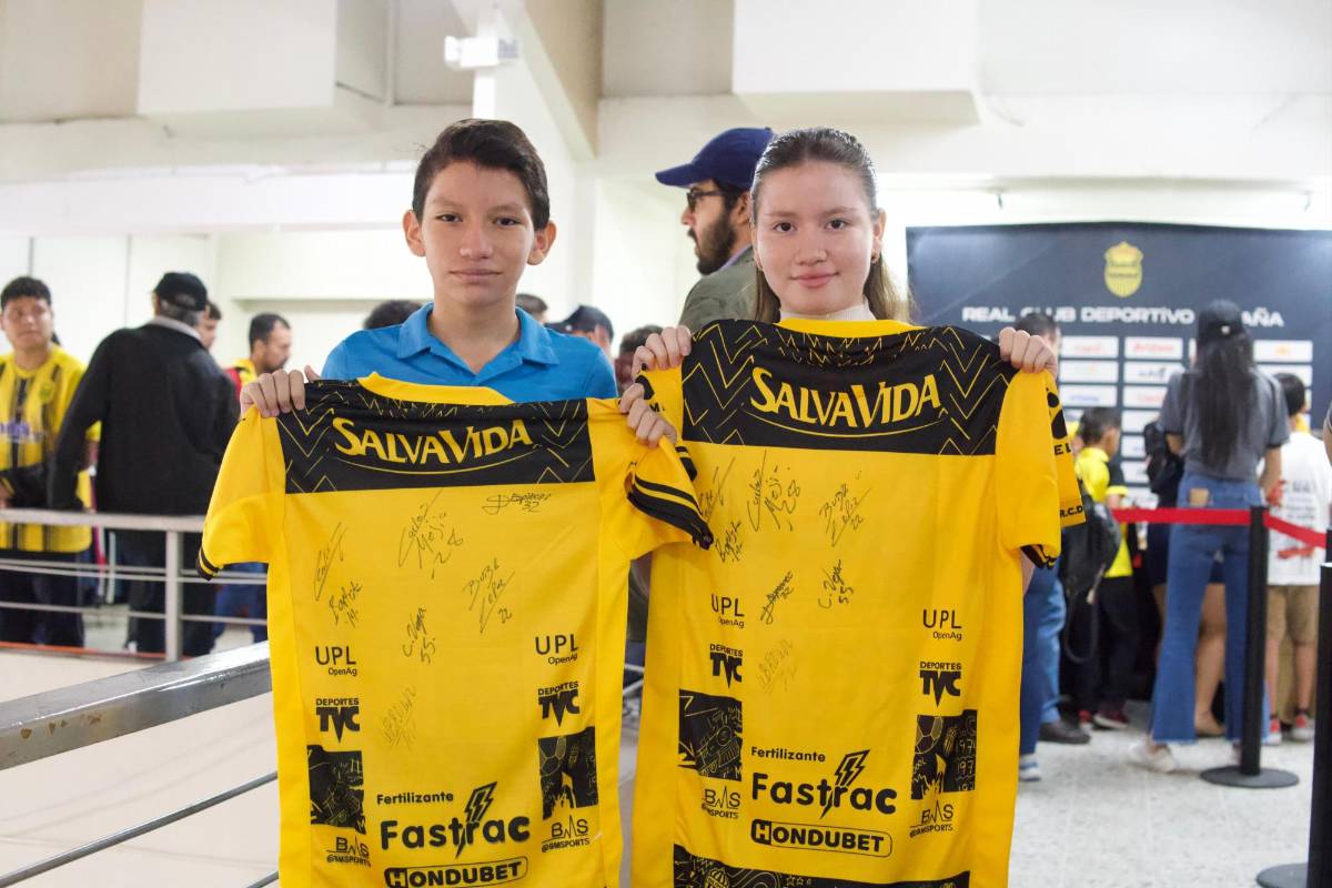 Real España mantiene la buena vibra del liderato en la Liga Nacional de Honduras y comparte con los fanáticos aurinegros
