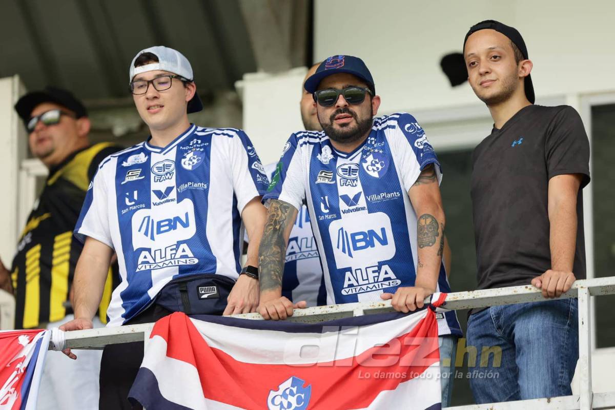 Diego Vázquez viendo al Real España, las preciosas chicas y los aficionados del Cartaginés que sufrieron en el Morazán