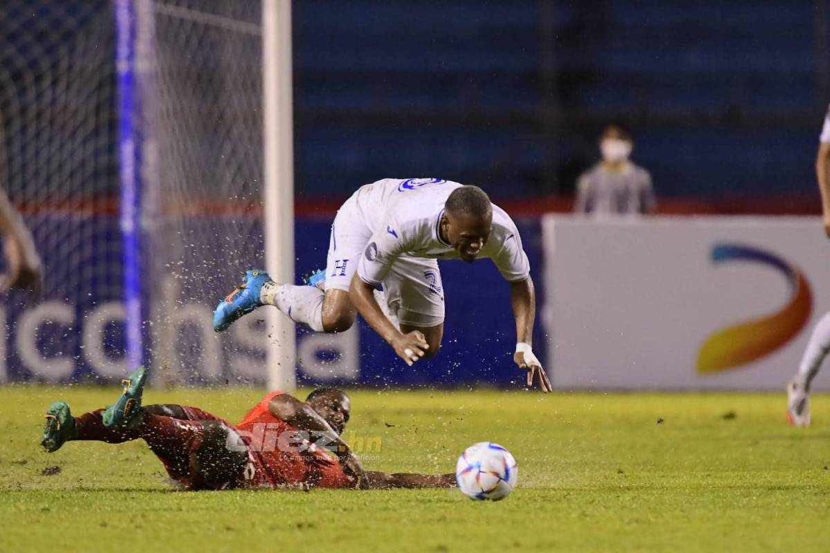 Júbilo en el Olímpico: Aficionados invaden la cancha en medio del triunfo de Honduras sobre Canadá en Liga de Naciones