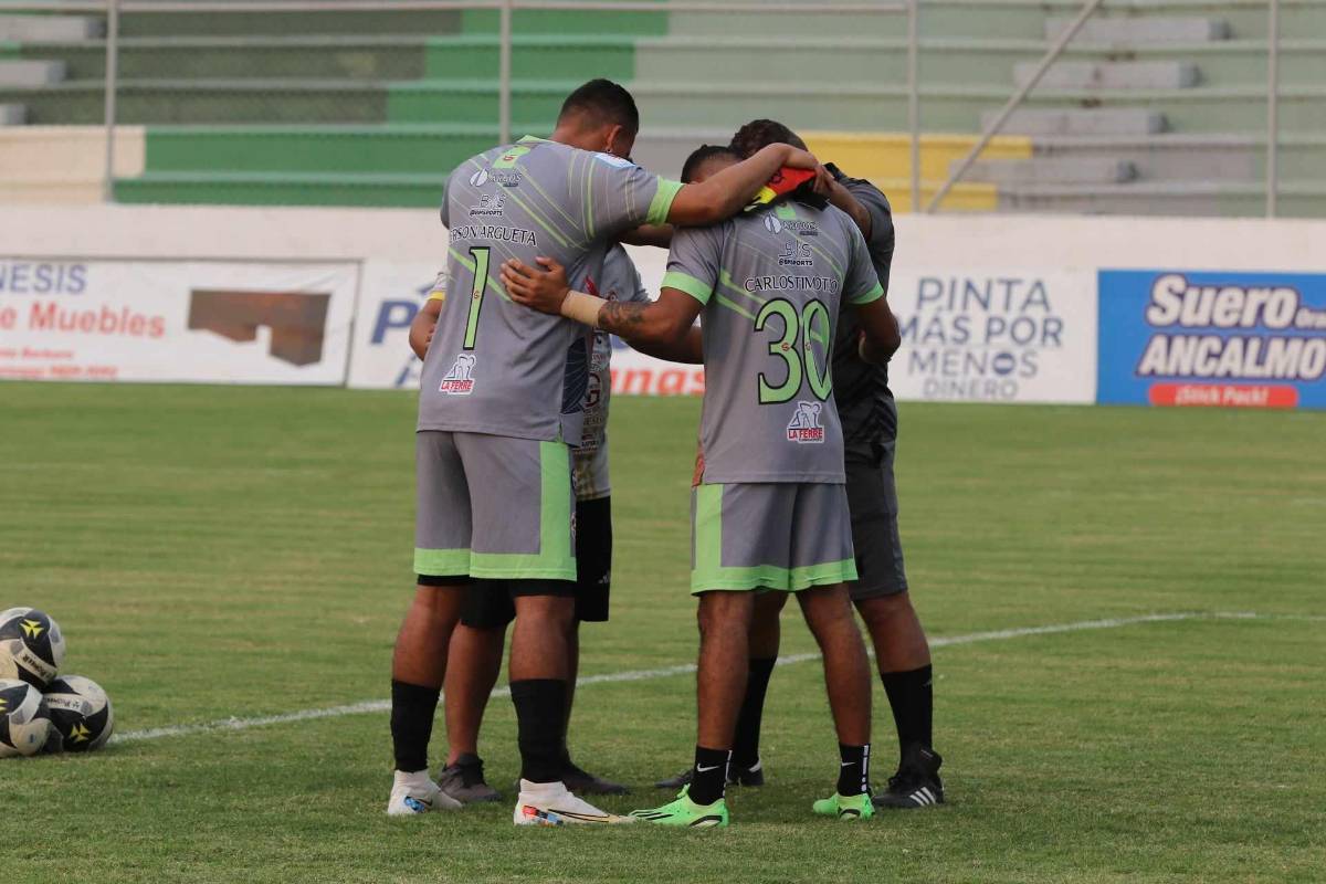 FOTOS: Aficionados de Marathón viajan a Comayagua y pintan de verde las semifinales ante Génesis
