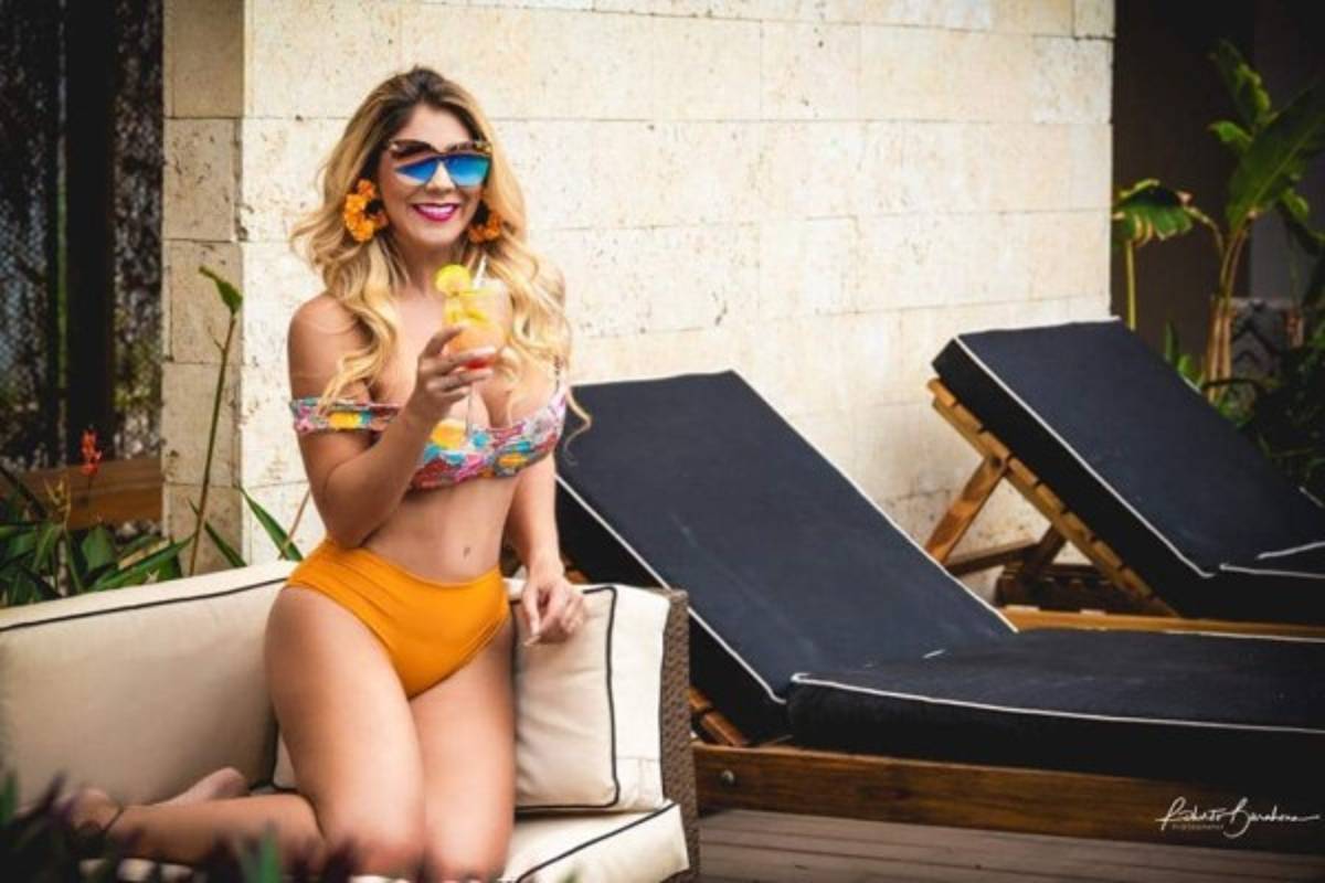 Docente y enfermera: La sexi rubia novia de Hernán Medford que eclipsó el Olímpico