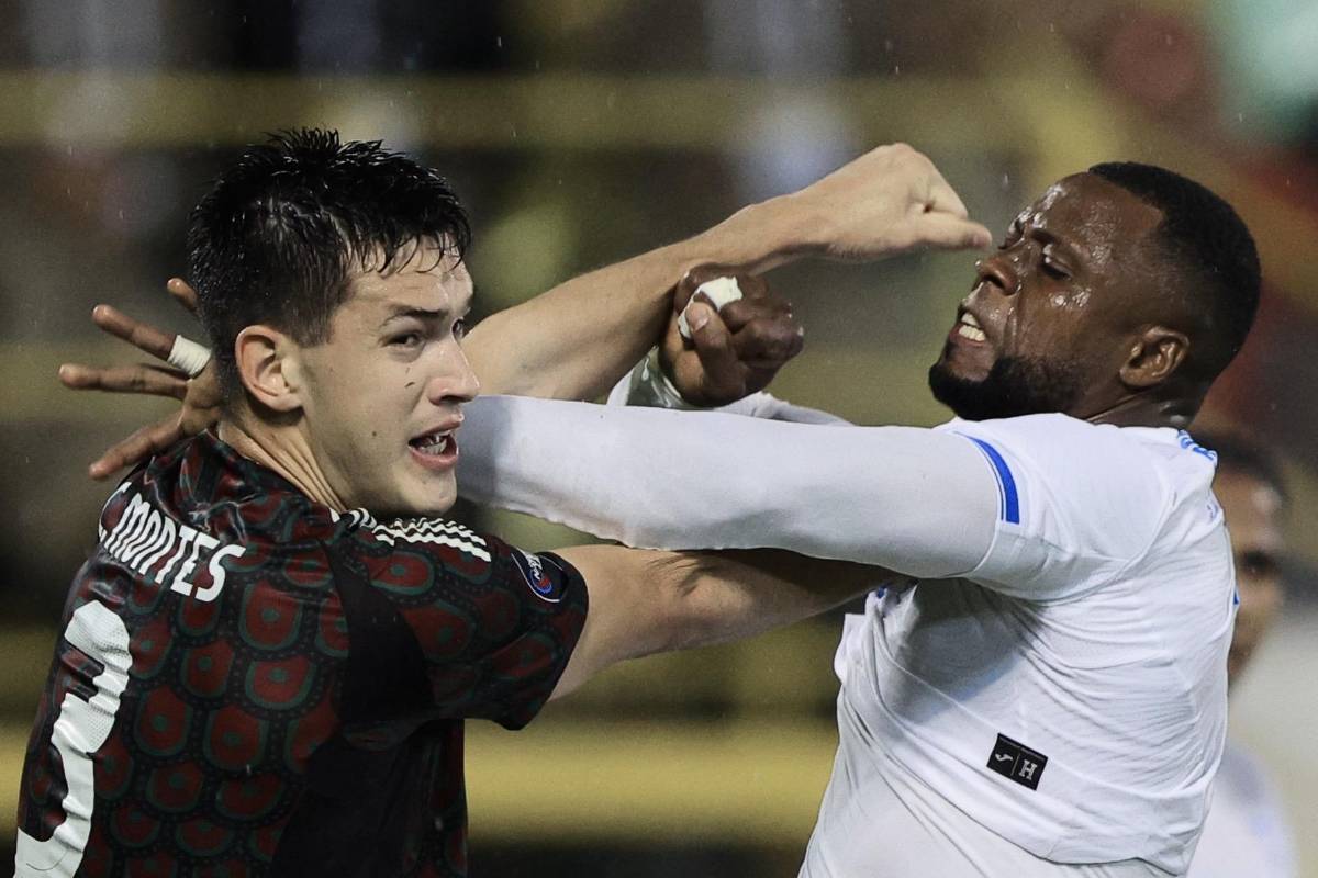 Yustin Arboleda tuvo debut destacado con Honduras frente a México, agarrón con dos jugadores y se le vio bien acompañado