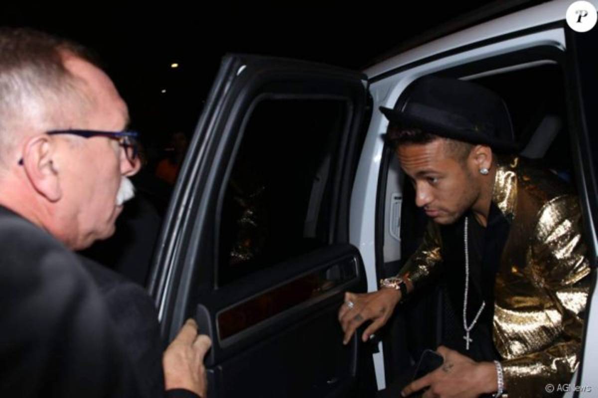 Neymar se pasa a lo grande la fiesta de 20 años de su hermana Rafaella