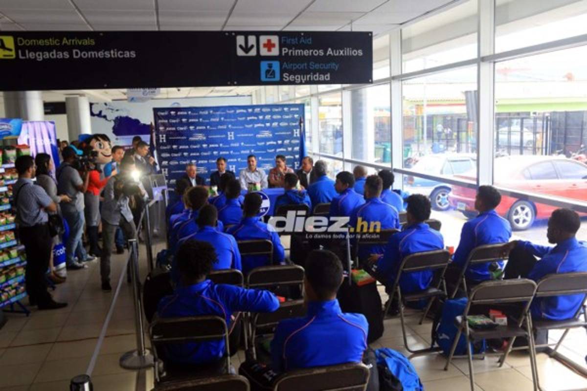 La Sub-20 de Honduras es recibida con pancartas, abrazos y homenaje