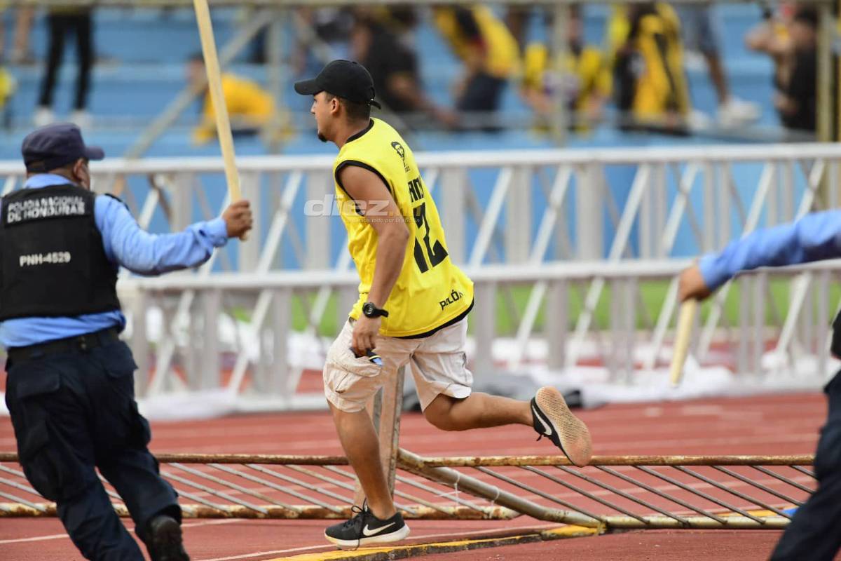 Vergonzosas imágenes: Así fueron los actos vandálicos de los aficionados del Real España en el estadio Olímpico tras perder la final