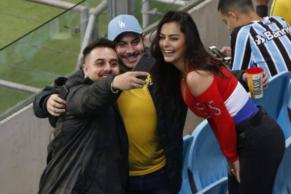Larissa Riquelme se roba los suspiros en el Brasil-Paraguay de la Copa América, ¿Quién es su nueva amiga?