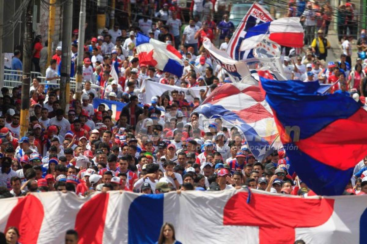 La majestuosa llegada de la Ultra Fiel al Estadio Nacional previo al Motagua-Olimpia