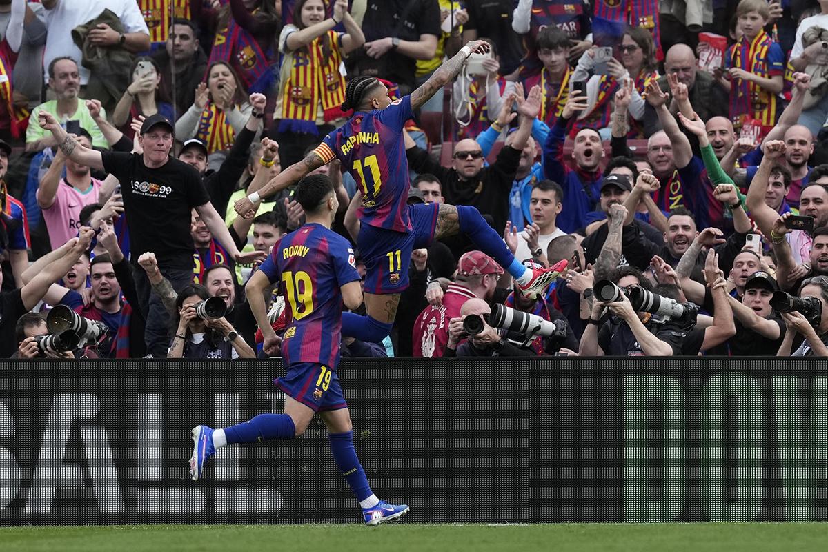 EN VIVO: ¡Raphinha firma su hat-trick y Barcelona está goleando al Sevilla en el Camp Nou!