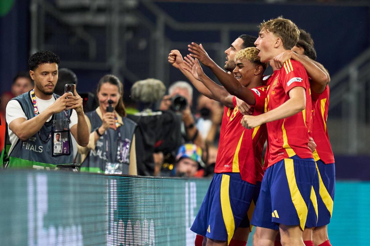 Lamine Yamal destrozó a Mbappé y festeja a lo Cristiano Ronaldo; Francia vivió una pesadilla frente a España