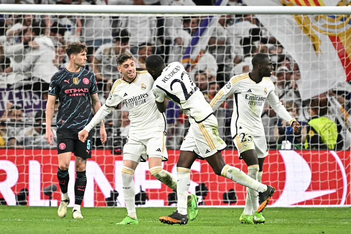 Real Madrid - City: Guardiola explota en el Bernabéu, el extraño gesto de Ancelotti y el cruce de Vinicius con rival
