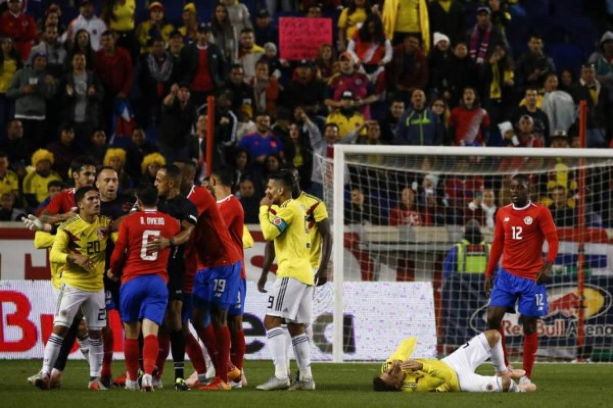 HARRISON, NJ - OCTOBER 16: Players with Colombia and Costa Rica scuffle during their match at Red Bull Arena on October 16, 2018 in Harrison, New Jersey. Jeff Zelevansky/Getty Images/AFP
