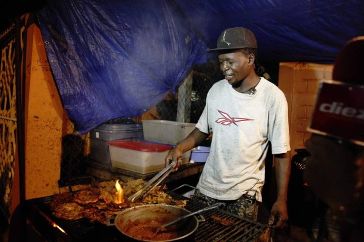'Muñeco' Gonzales, entre chuletas y la carne asada