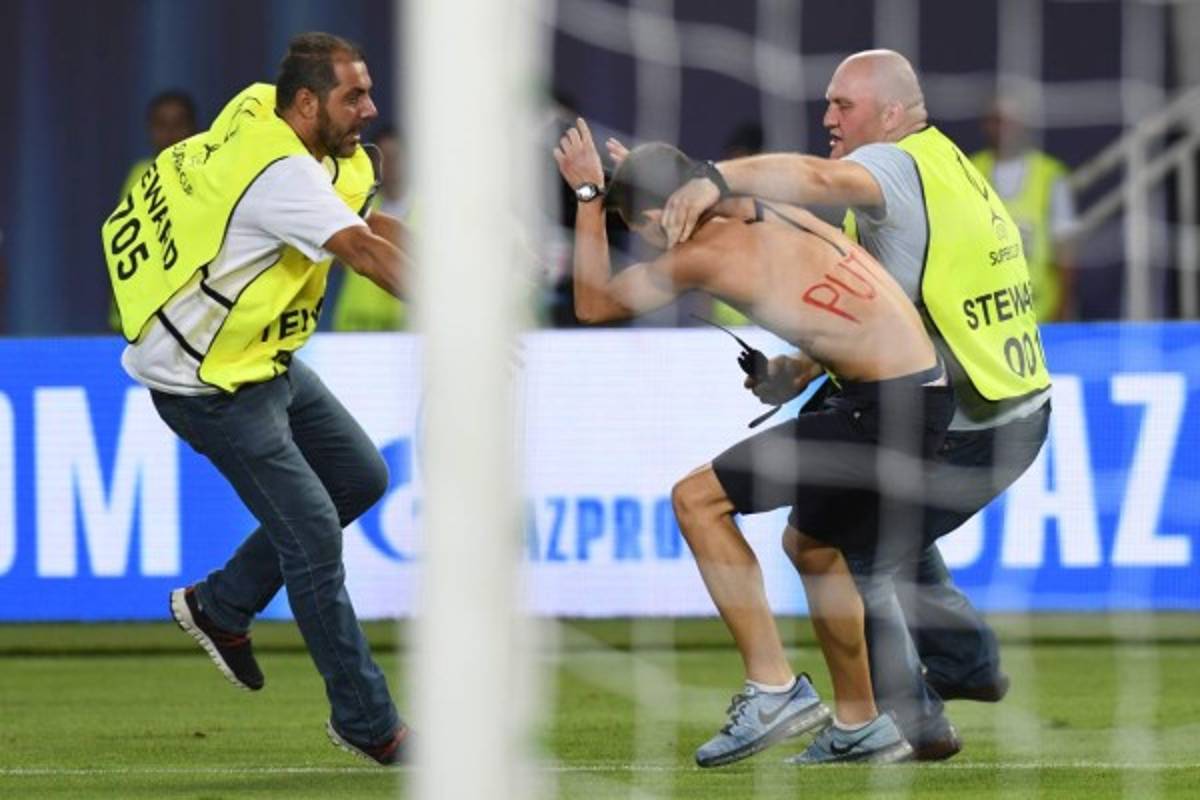 LO MÁS CURIOSO: ¿Qué hacía CR7 en la banca? el frío saludo de Mourinho con los madridistas