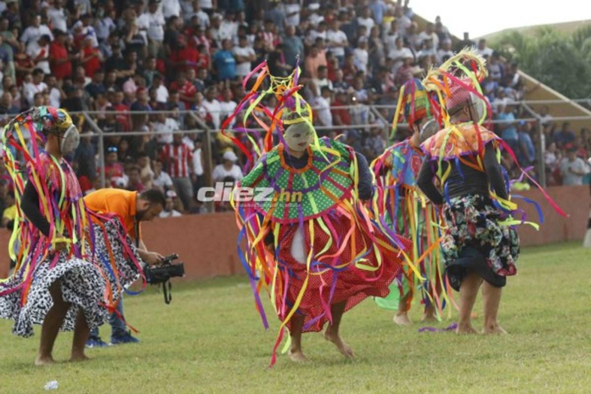 NO VISTE EN TV: El penal a Michaell Chirinos, actos protocolarios y vómito de Ferrari