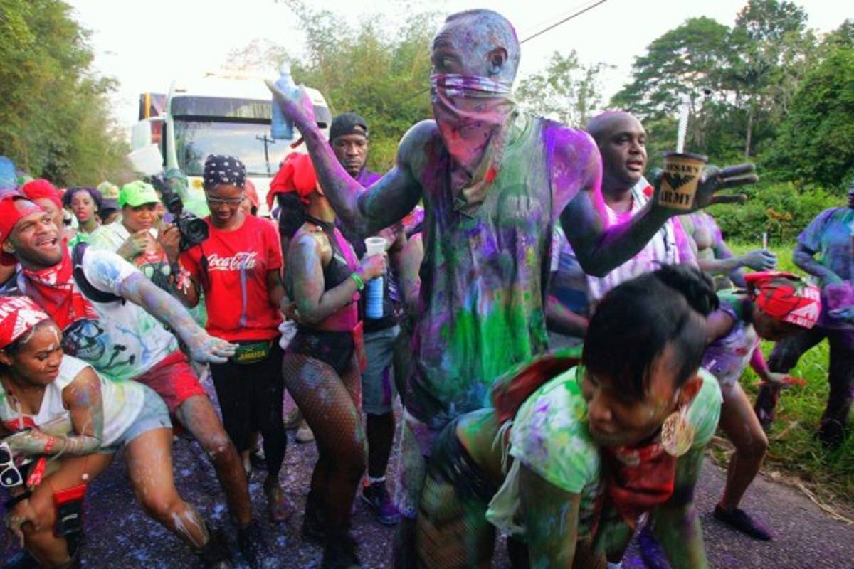 Las polémicas fotos de Usaín Bolt y el baile erótico con chicas en Brasil