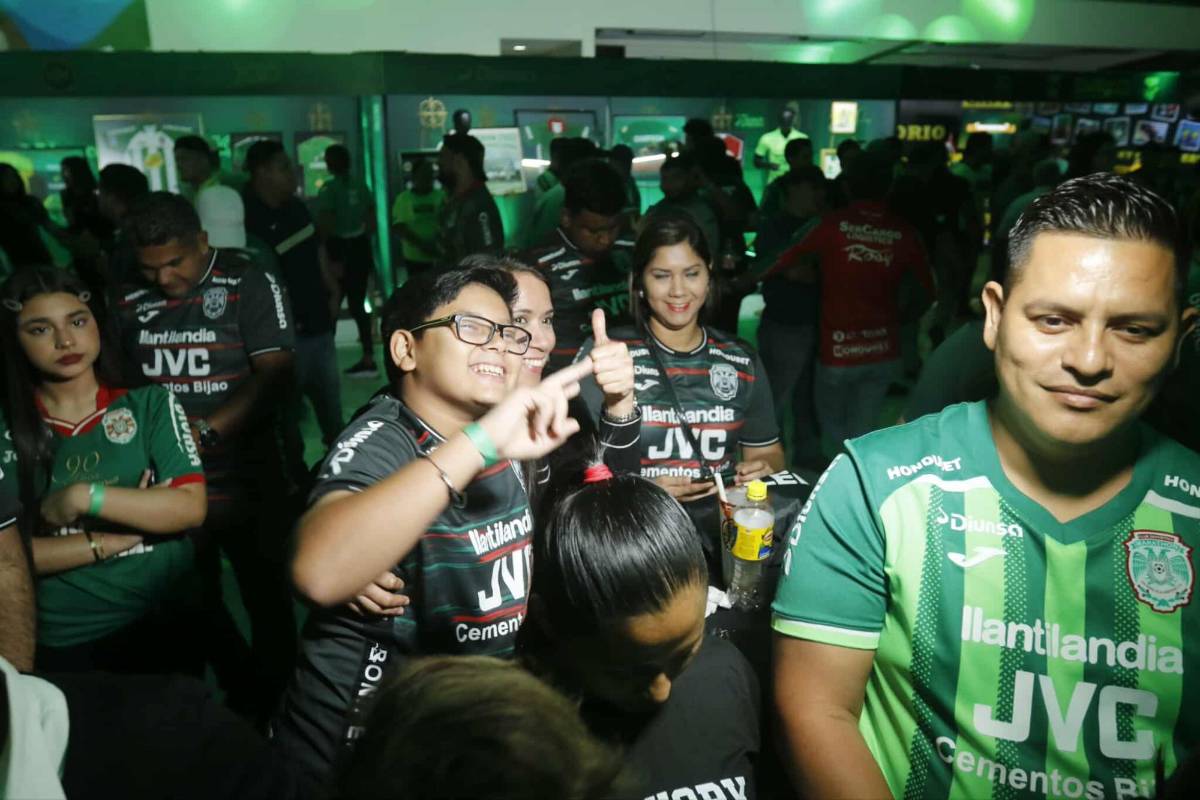¡La nueva piel del centenario! Marathón presentó su histórico uniforme acompañado de sus leyendas