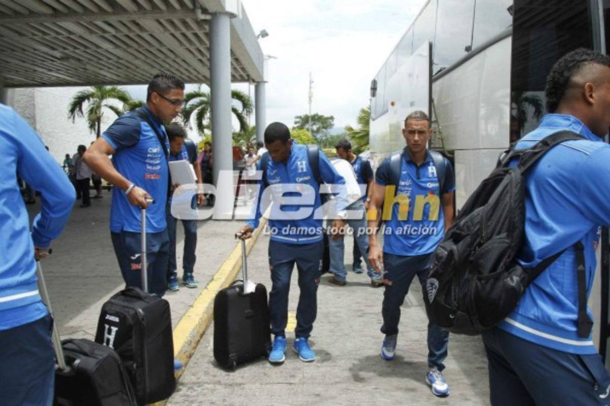 ¡SORPRESA! Afición arropa a selección de Honduras en su llegada de México