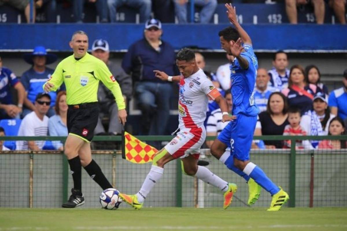 ¡Rumores y fichajes! Mundialista tico de Brasil 2014 sin equipo en su país