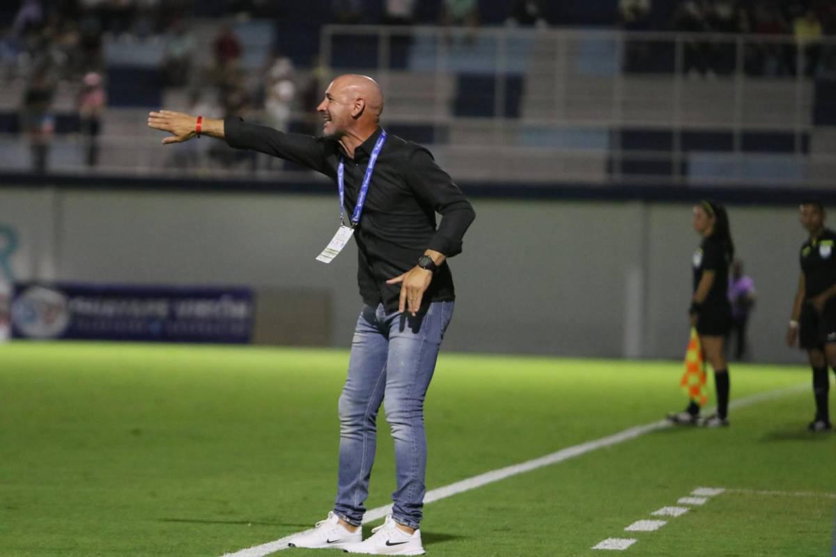 Olimpia celebra en Juticalpa, el debutante de Espinel, bellas chicas y el aficionado que se infiltró en el Juan Ramón