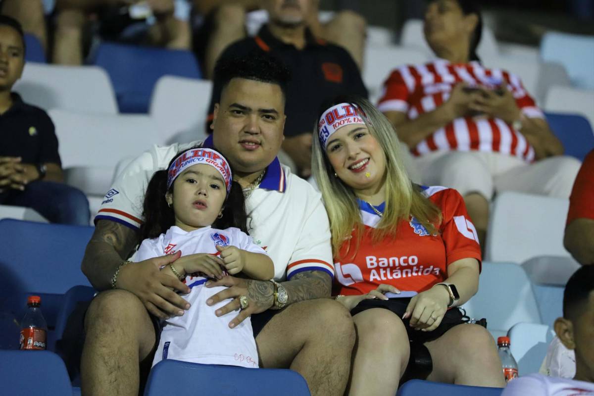 ¿Quién es la guapa colocha que robó suspiros en La Ceiba? La belleza y las familias coparon el duelo Victoria vs Olimpia