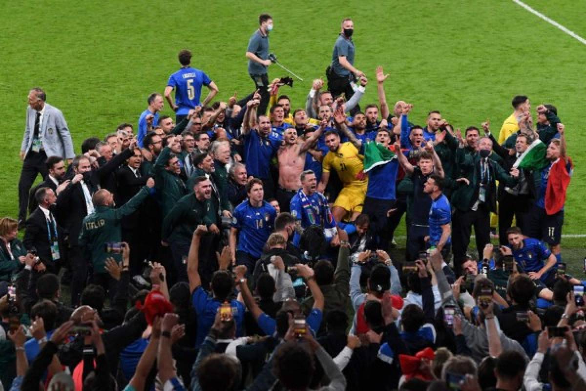 En fotos: Celebración pasionante de Italia, derrumbe total de Inglaterra y los invitados de lujo en Wembley