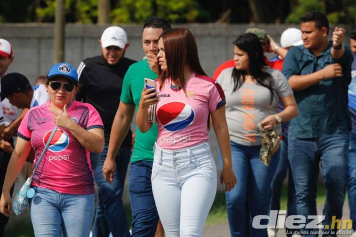 No se vio en TV: La mujer de Emilio Izaguirre deslumbró, detenidos, armas blancas y el auto de Beckeles