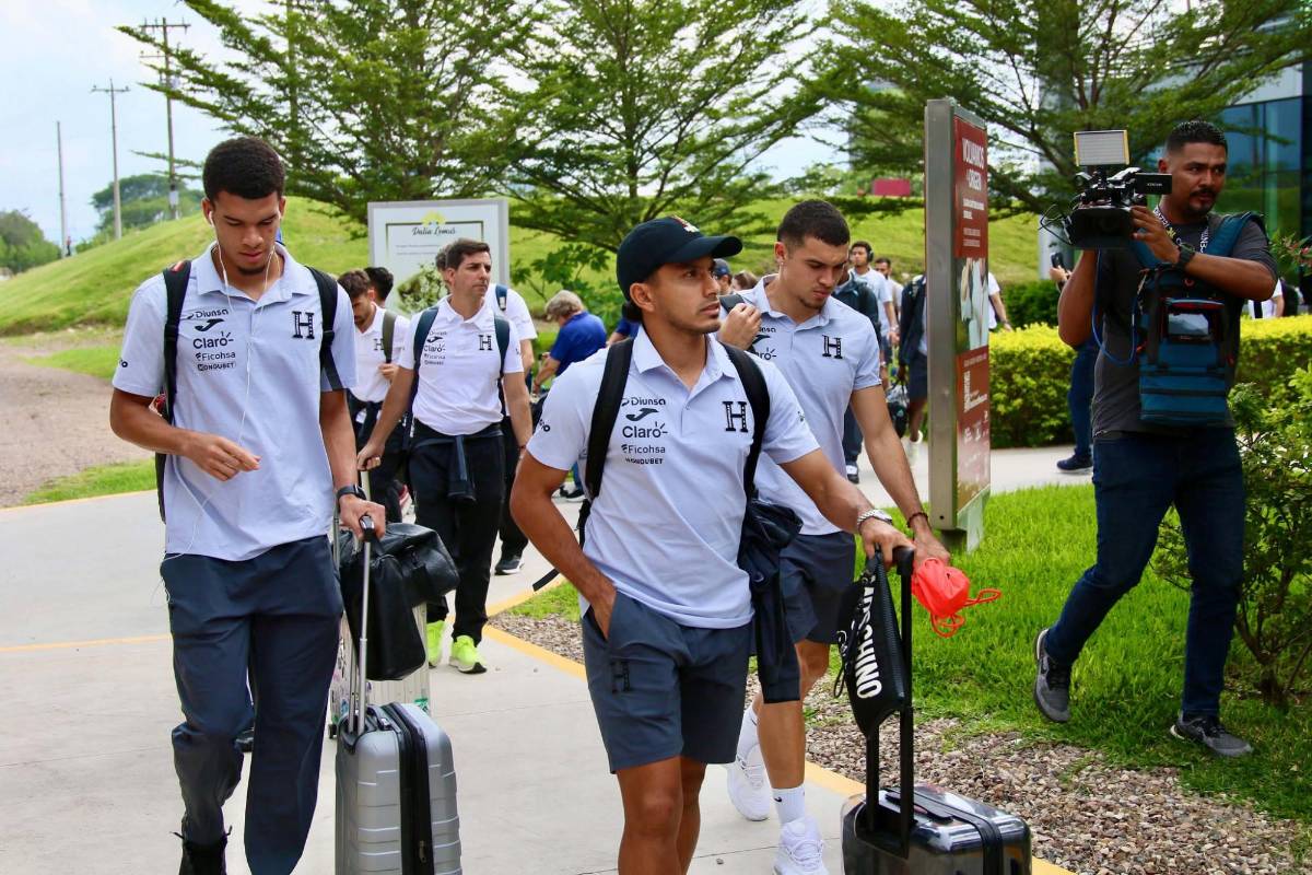 Caras tristes y no hablaron con la prensa: así fue la llegada de Honduras a Palmerola