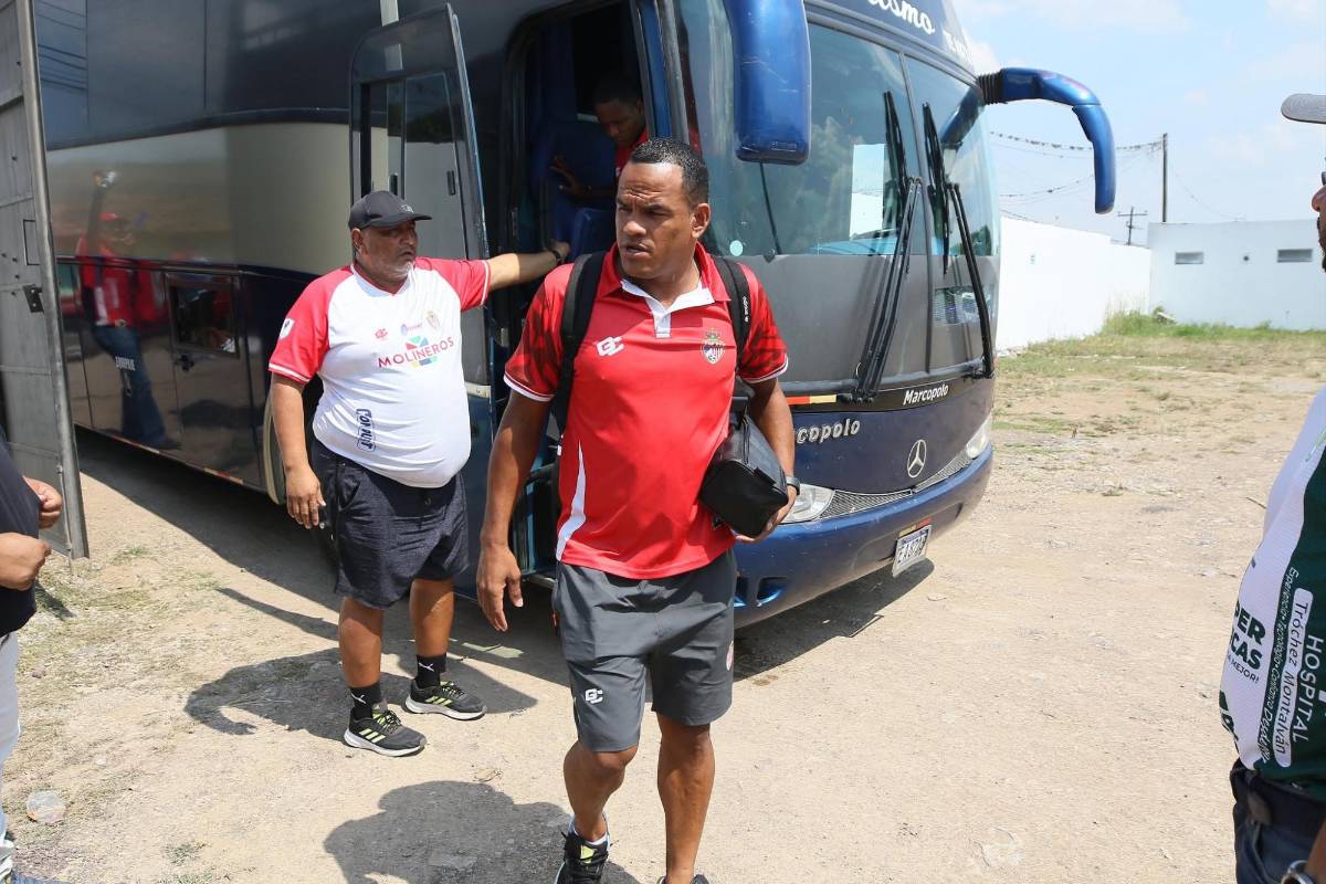 ¿Quién es la aficionada que robó suspiros? Ambientazo se vive con el partido del descenso entre Juticalpa FC y Real Sociedad