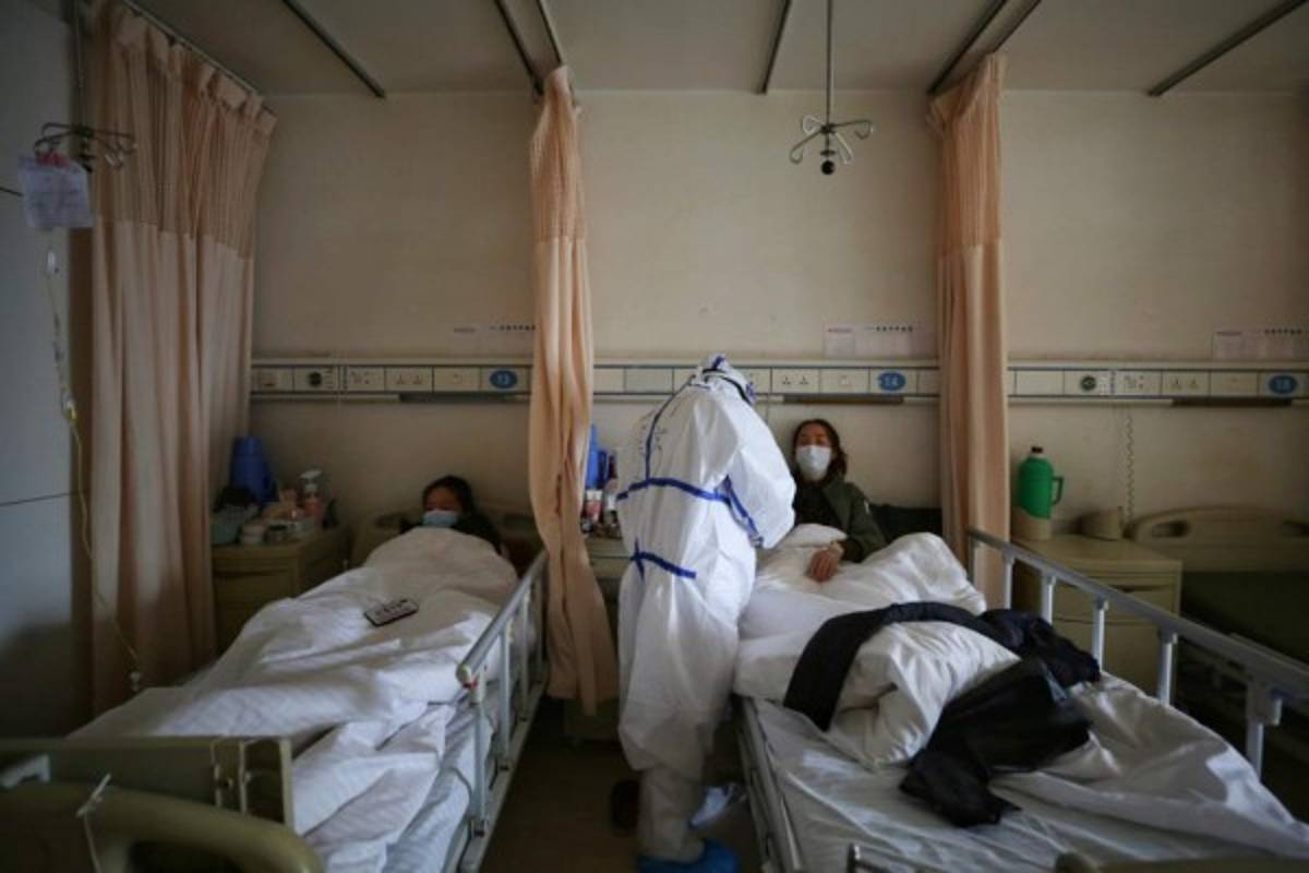 Las técnicas ancestrales que utilizan los médicos chinos para eliminar el coronavirus