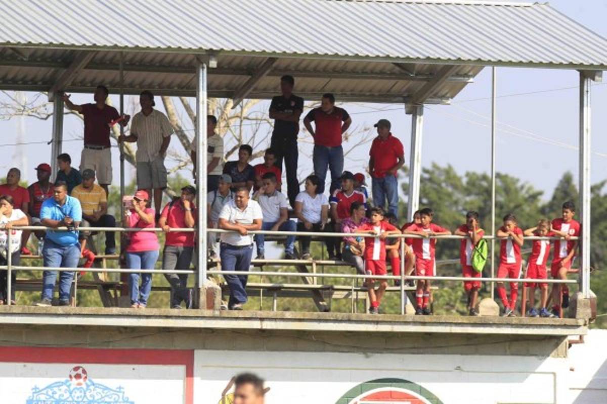 ¡AMBIENTAZO! La multitud que acompaña a los equipos en el Ascenso