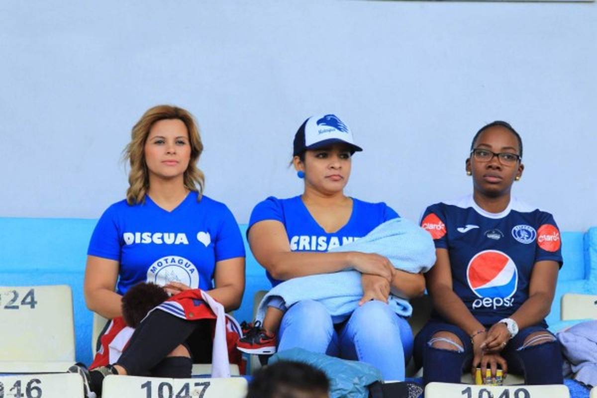 ¡LINDURAS! Los clásicos en Honduras se llenaron de mujeres preciosas