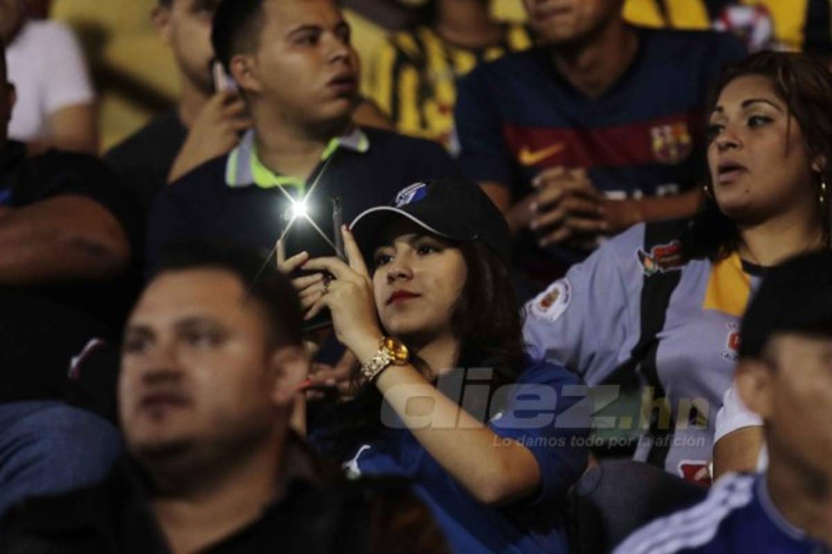 NO VISTE EN TV: Lluvia, mujeres lindas y susto en La Ceiba