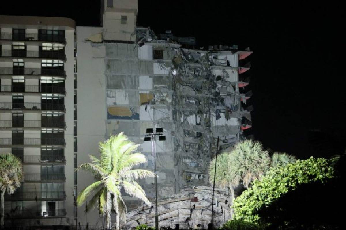 ¿Atentado? Así fue el colapso de un edificio de 12 pisos en Miami que dejó una persona muerta y 30 desaparecidos  