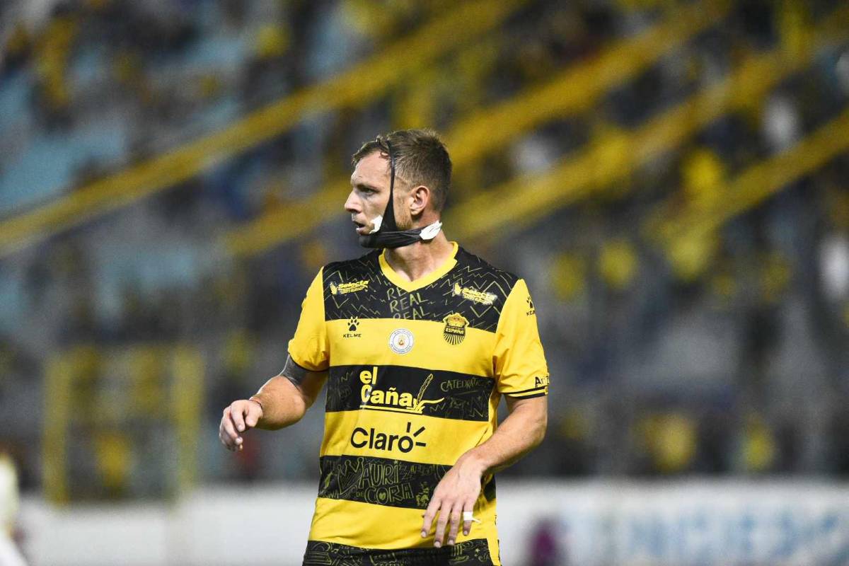 Frustración total en el plantel aurinegro y charla privada; locura de los olanchanos: lo que no se vio del Real España vs Juticalpa