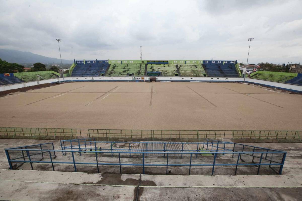 Así luce el estadio Juan Ramón Brevé Vargas, que recibe los trabajos de remodelación para cambio de césped ¿Cuándo finaliza la obra?