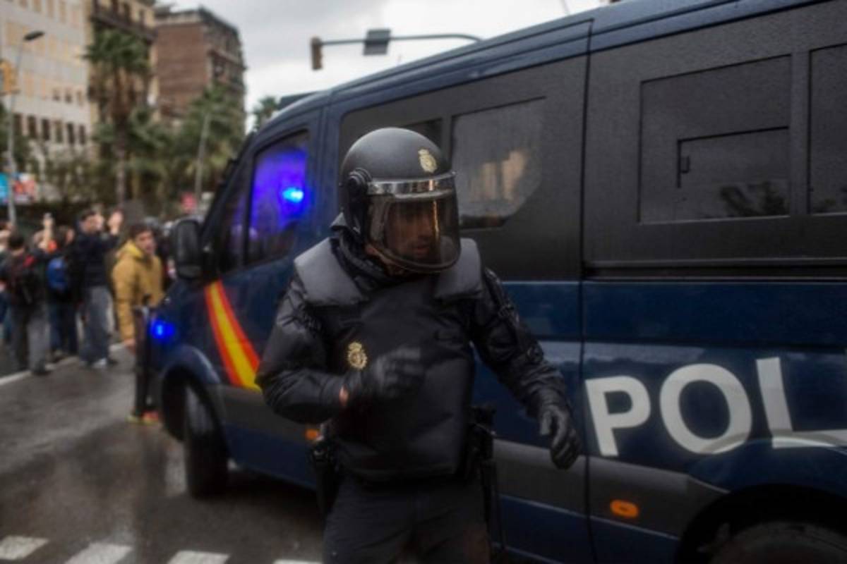 ¡Decenas de heridos! Las imágenes del choque de policía con catalanes a favor de independencia