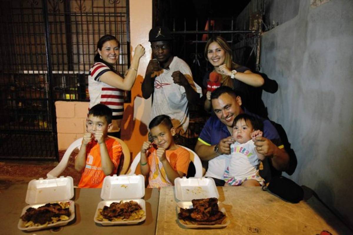 'Muñeco' Gonzales, entre chuletas y la carne asada
