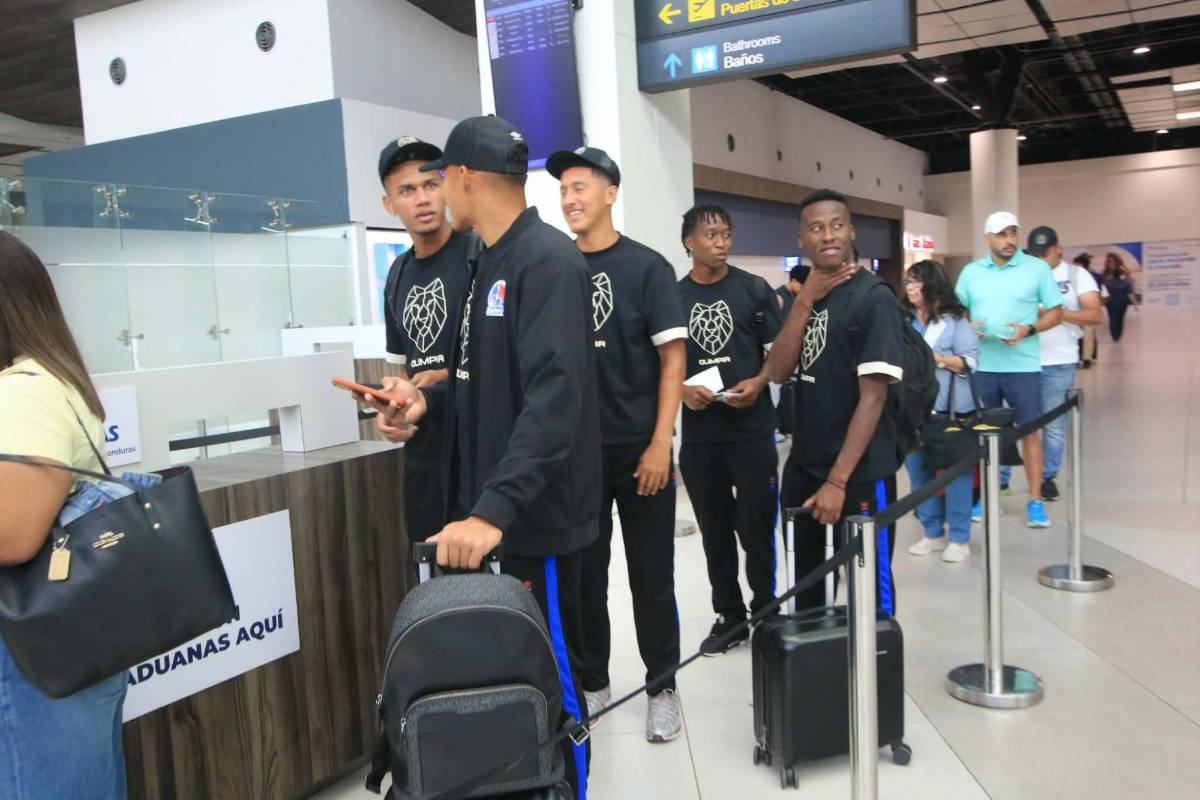Menjívar y Edwin fueron sorprendidos y fan robó suspiros: Olimpia voló a Panamá