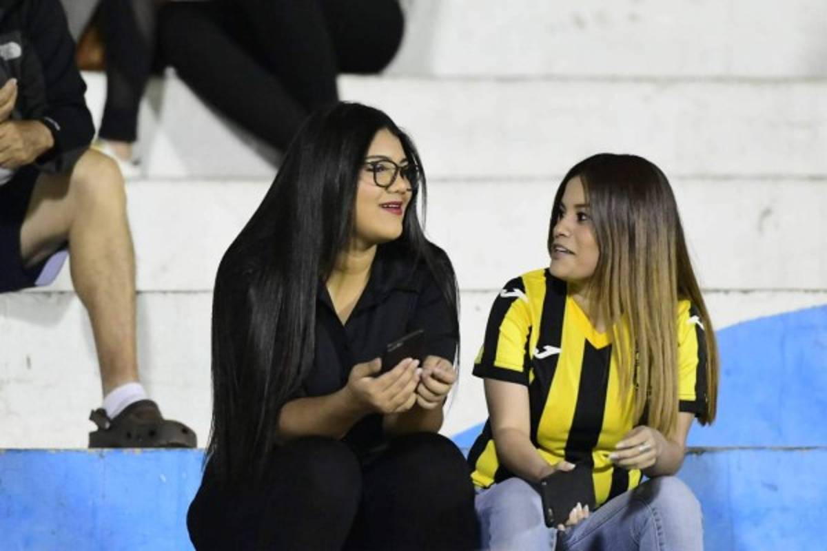 Juego de Real España ante Platense se llena de lindas chicas en el Morazán