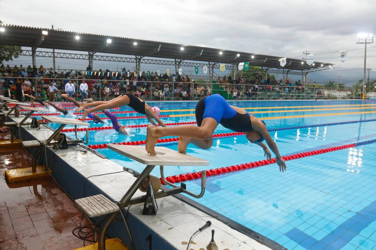 ¡Más de 400 atletas! Se vive la décima edición de la Copa Nacional de Natación Municipalidad SPS