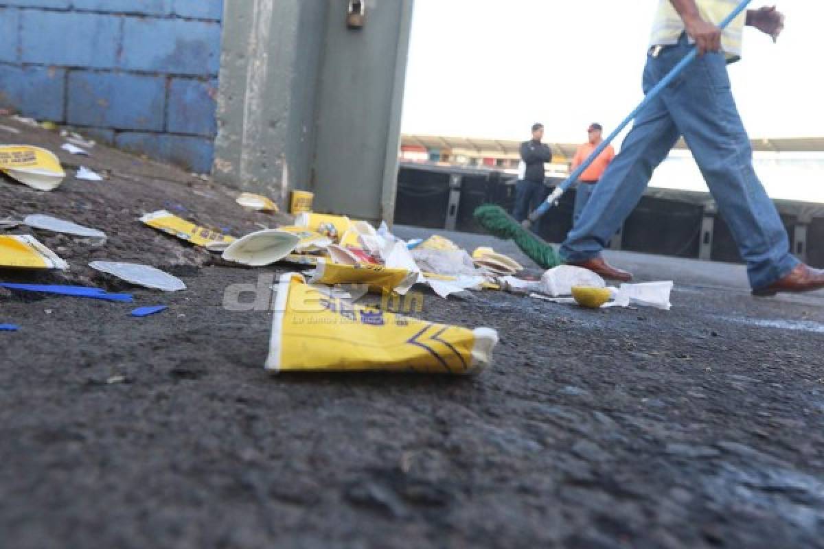 FOTOS: Los bultos de basura que dejaron los aficionados en el Nacional