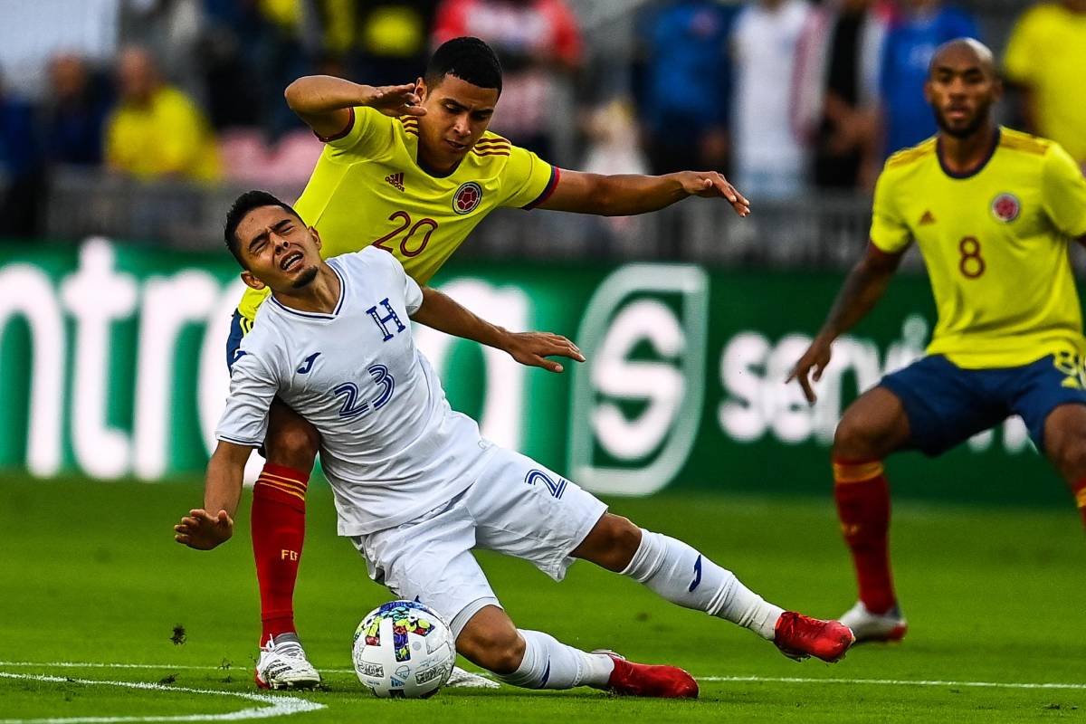 En fotos: El gesto entre Bolillo-Rueda, la celebración del crack colombiano y el dolor de cabeza de Maynor Figueroa