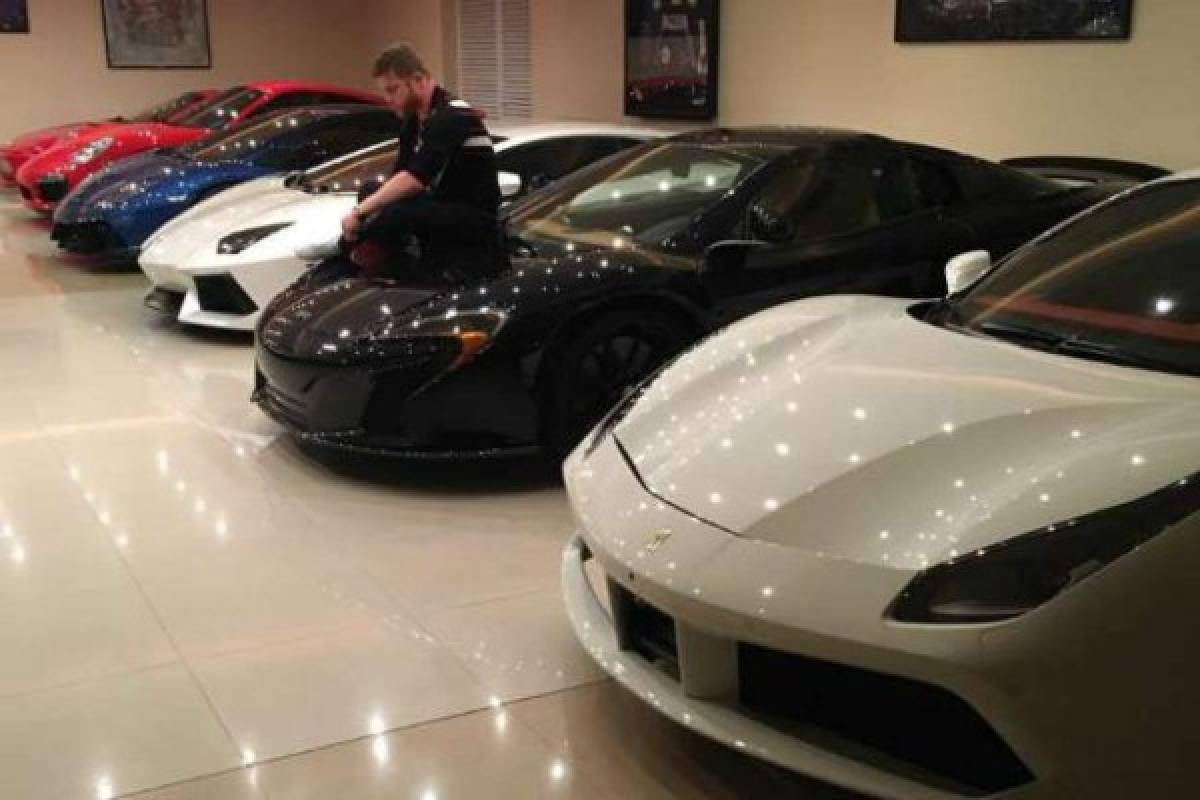 Canelo Álvarez y su espectacular colección de autos desde Lamborghinis hasta un Bugatti Chiron