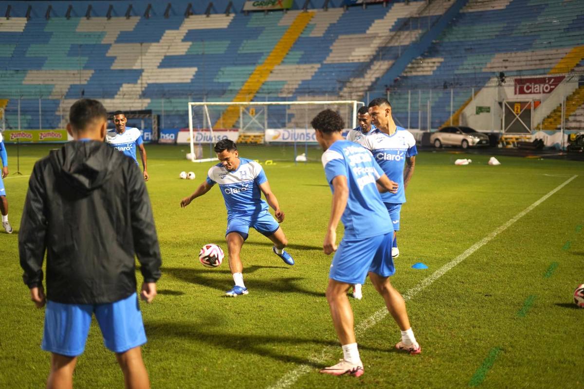 Selección de Honduras recibe visita de lujo previo al partido ante Jamaica por la Liga de Naciones de la Concacaf