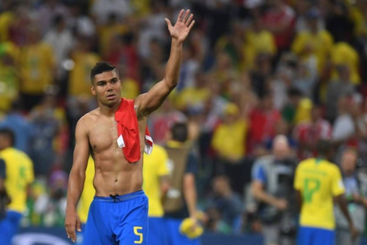 CURIOSO: El show de Neymar, jugador queda 'desnudo' y ¡pelea en las gradas!