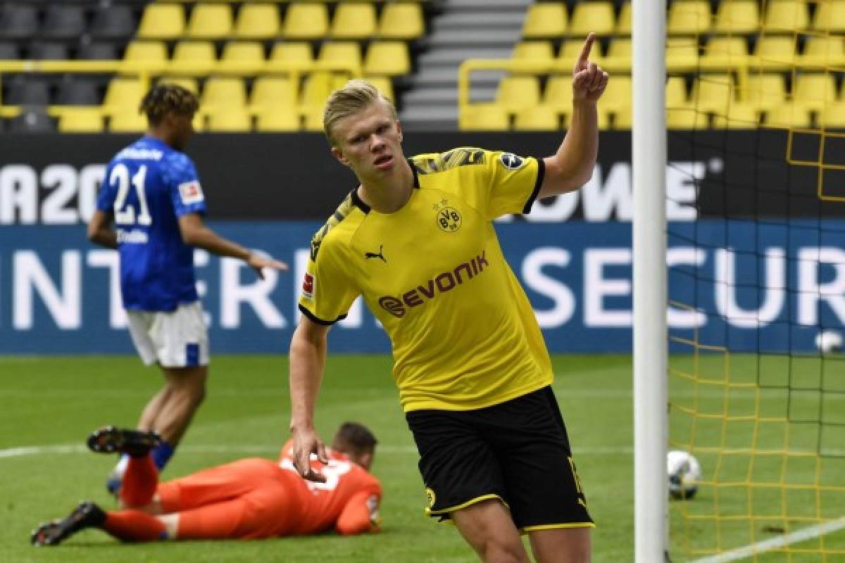 Dortmund's Norwegian forward Erling Braut Haaland celebrates after scoring the opening goal during the German first division Bundesliga football match BVB Borussia Dortmund v Schalke 04 on May 16, 2020 in Dortmund, western Germany as the season resumed following a two-month absence due to the novel coronavirus COVID-19 pandemic. (Photo by Martin Meissner / POOL / AFP) / DFL REGULATIONS PROHIBIT ANY USE OF PHOTOGRAPHS AS IMAGE SEQUENCES AND/OR QUASI-VIDEO