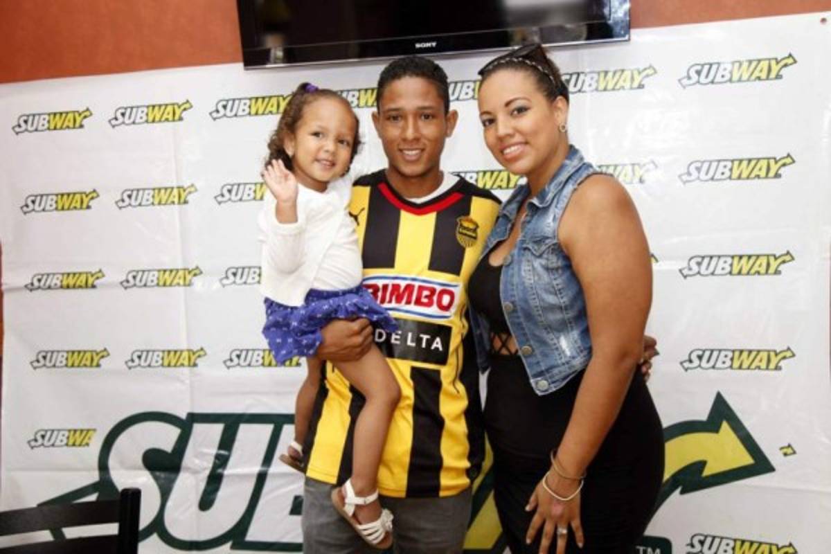 Las bellas novias y esposas de los jugadores del Real España y Olimpia