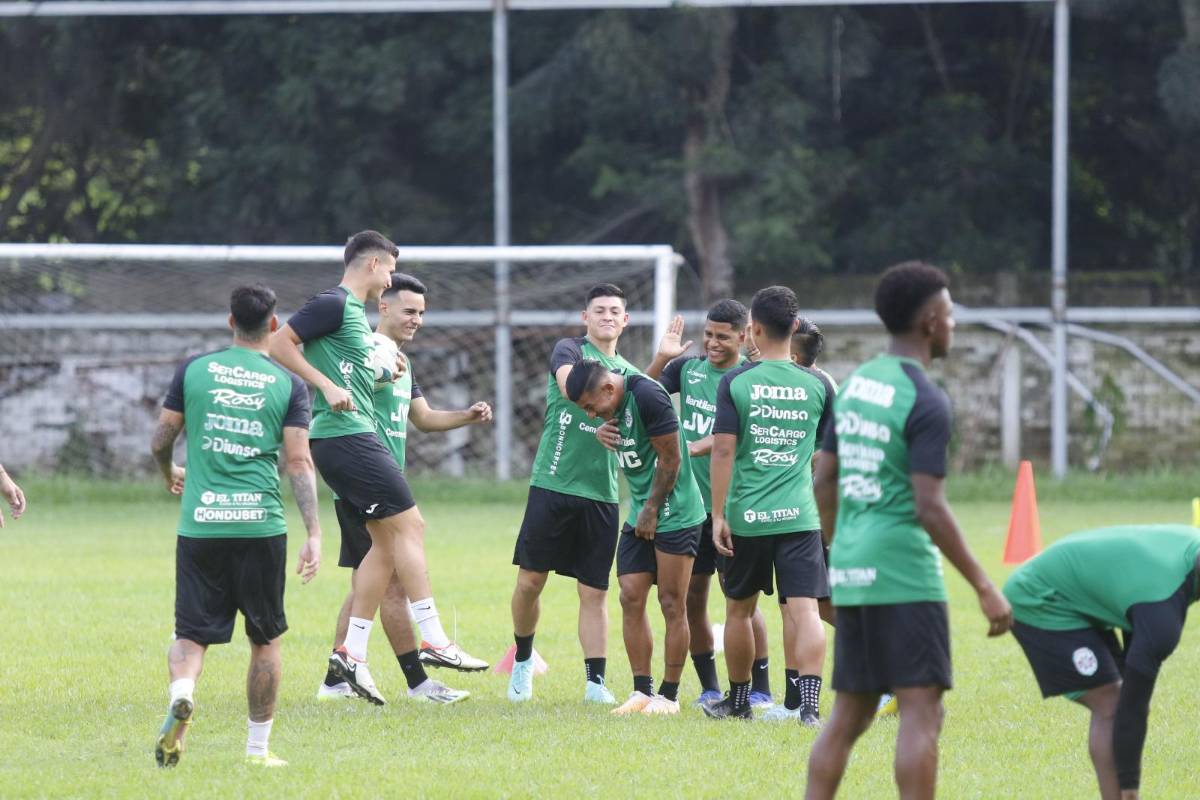 FOTOS: Captado el nuevo fichaje de Marathón, el futbolista que lo fueron a dejar con besos y las risas en el entrenamiento