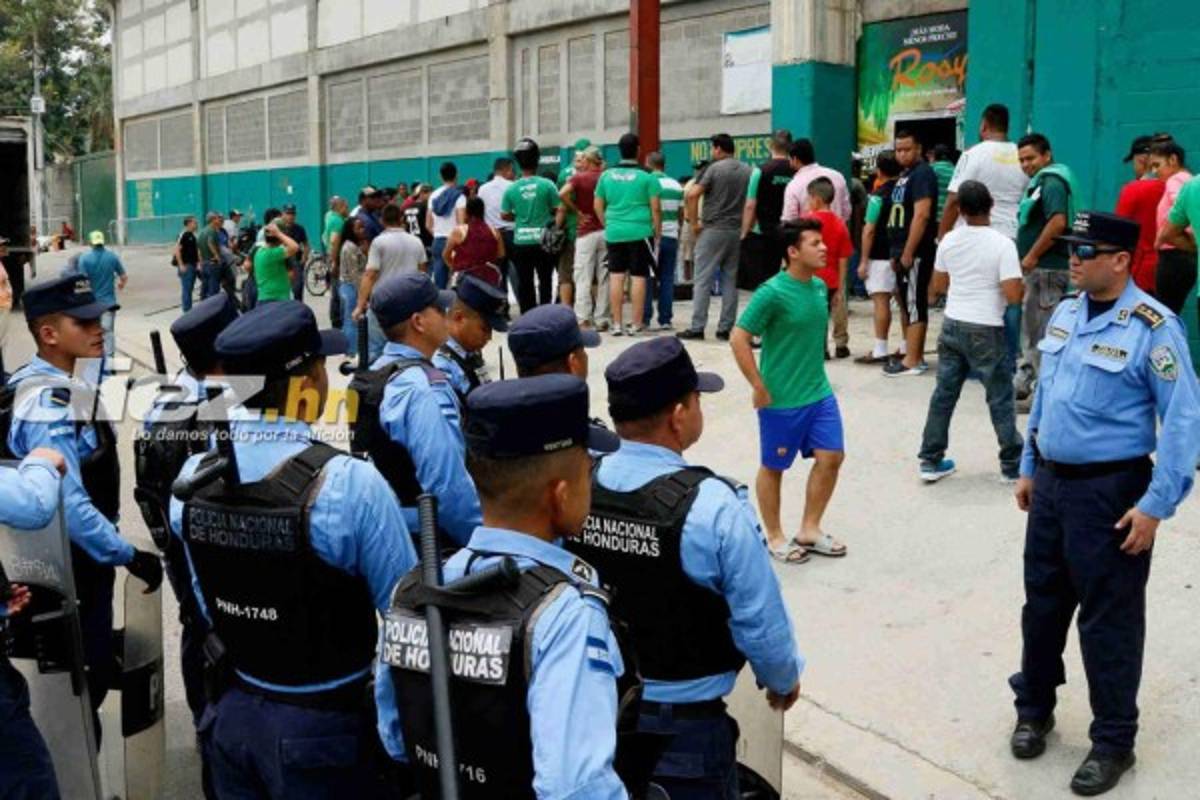 FOTOS: Largas filas y el Yankel se empieza a pintar de verde para el Marathón-Motagua